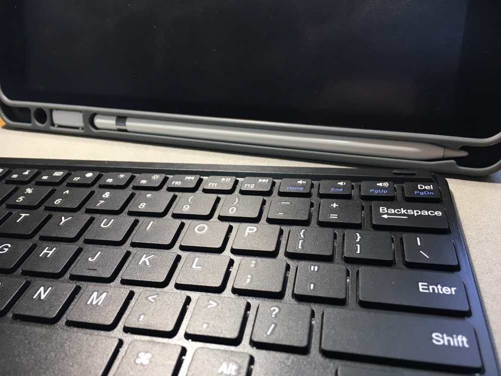 Smart Keyboard Case – iPad用トラックパッド付きキーボードの詳細レビュー